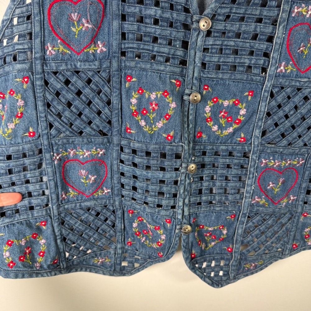 Bobbie Brooks Denim Vest Floral Embroidered Hearts Cottagercore Grannycore Large - Picture 4 of 9